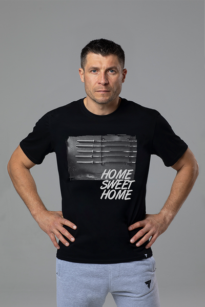Czarny T-shirt męski z nadrukiem - HOME SWEET HOME Czarny T-shirt męski z nadrukiem - HOME SWEET HOME