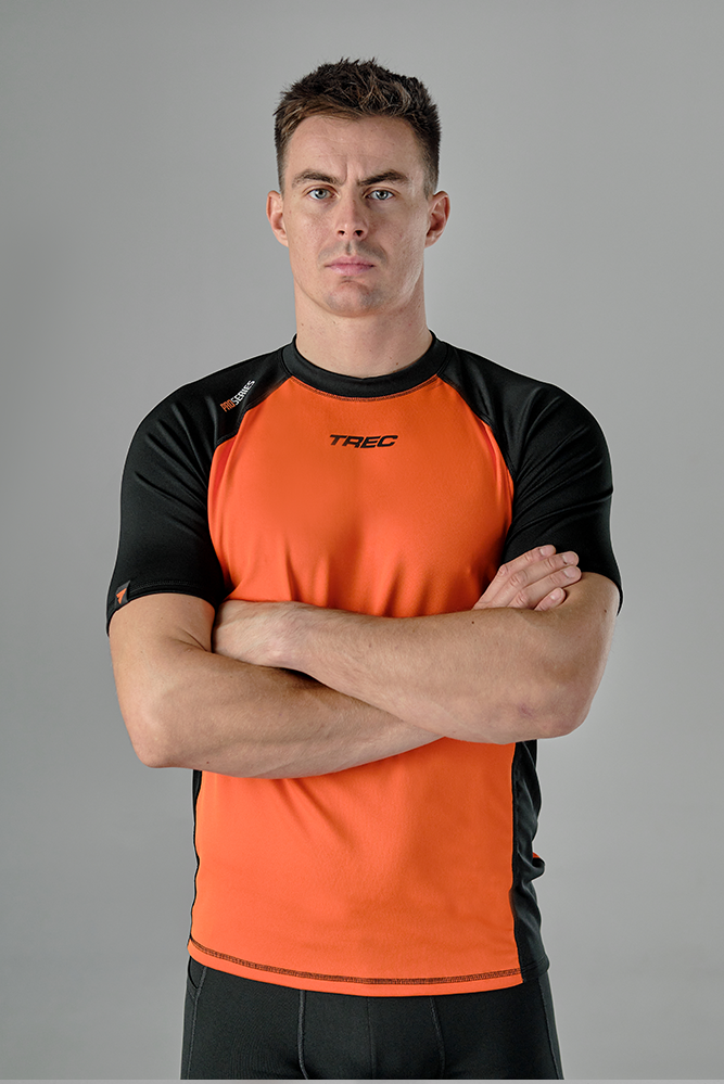 Trec Wear 2022 Czarno-pomarańczowa koszulka męska PRO SERIES RASHGUARD 121 ORANGE PRO SERIES RASHGUARD 121 ORANGE