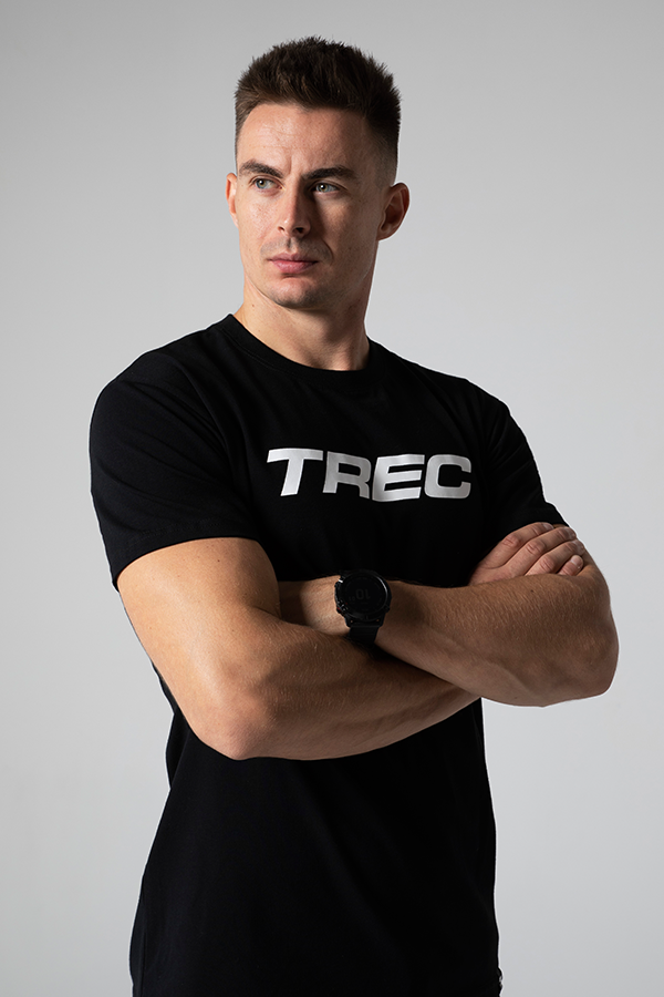TrecWear 2021 Czarny T-shirt męski BASIC z białym nadrukiem TREC TSHIRT CZARNY REGULAR